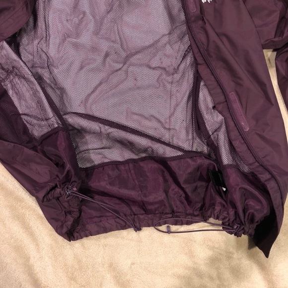 ❌ SOLD ❌ North face rain jacket - Picture 5 of 5